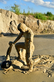 Lovers in mud