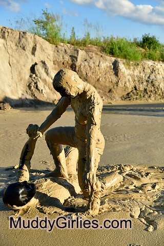 Lovers in mud