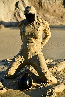 Lovers in mud