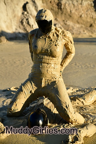 Lovers in mud