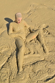 Zentai in Mud